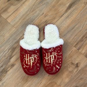 Harry Potter Slippers Kids Slip-On Fluffy Red House Shoes. Size 4